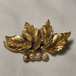 Vintage Gold Leaf Brooch with Pearls